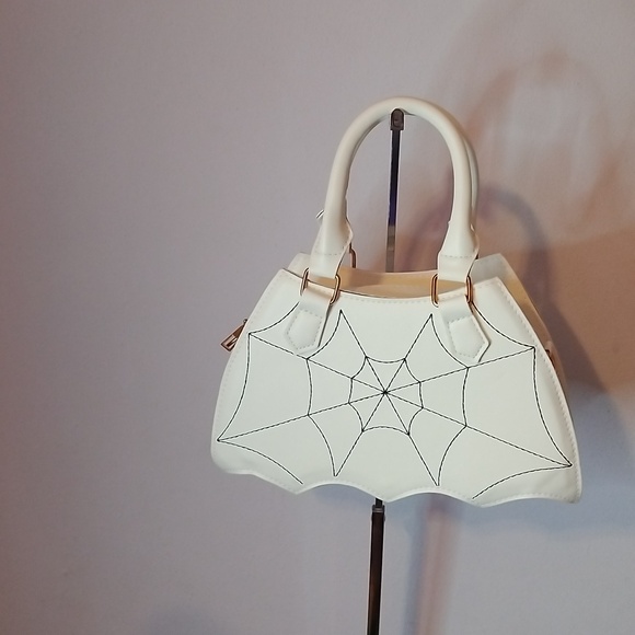 White Spider Web Purse - Picture 5 of 6